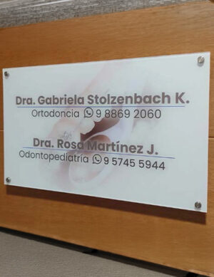 SEÑALÉTICA ACRILICA PUERTA 50X30